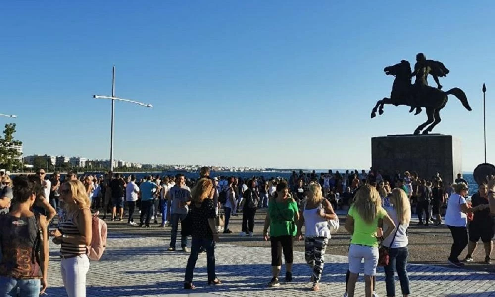 Θεσσαλονίκη: Μεγάλη συγκέντρωση κατά της χρήσης μάσκας στα σχολεία